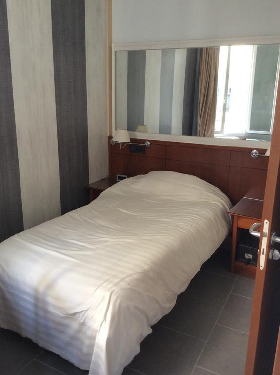 Hotel Paname Clichy Quarto foto
