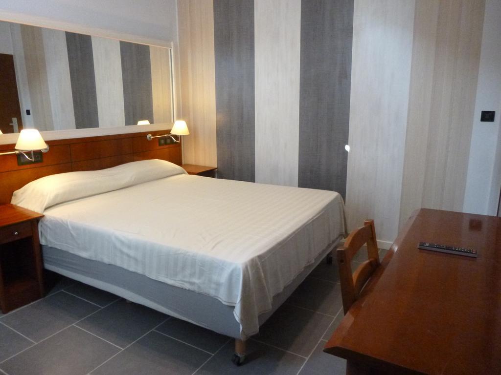 Hotel Paname Clichy Quarto foto